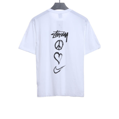 Nike Stuart co-signed the Love letter pattern short sleeves