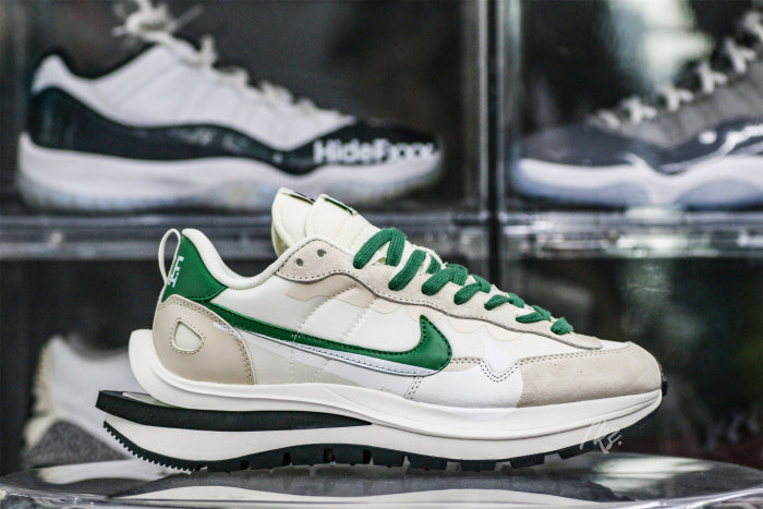 Sacai x colegio Nike VaporWaffle 3.0 White Grey Green